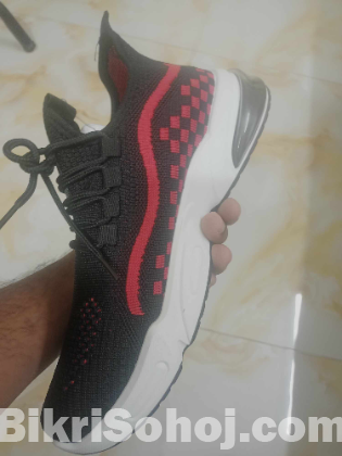 Sneakers shoe